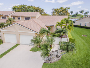 461 Prestwick Cir in Palm Beach Gardens, FL - Building Photo - Building Photo