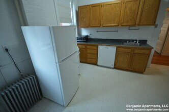 1595 Beacon St, Unit 10 in Brookline, MA - Building Photo - Building Photo