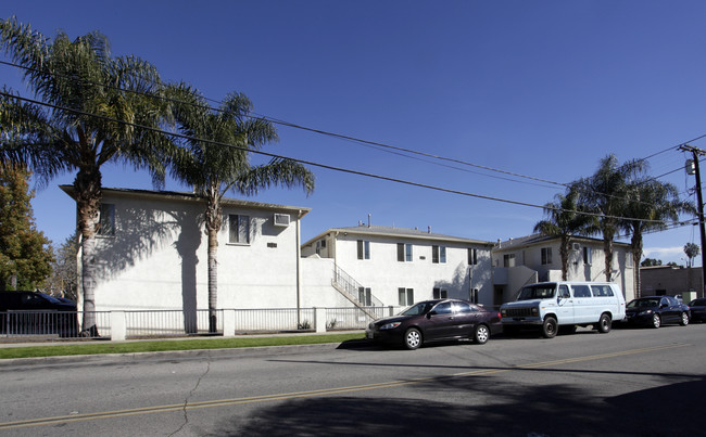 1117-1121 2nd St in San Fernando, CA - Foto de edificio - Building Photo