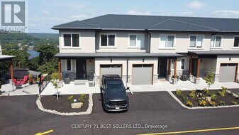 2 Horizon Ln. in Huntsville, ON - Building Photo