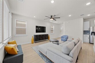 1512 Honaker Wy in Leander, TX - Foto de edificio - Building Photo