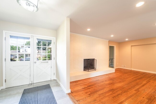 7903 Esther Dr in Oxon Hill, MD - Building Photo - Building Photo