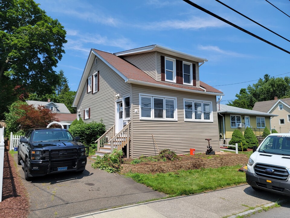 128 Walnut St in Naugatuck, CT - Building Photo