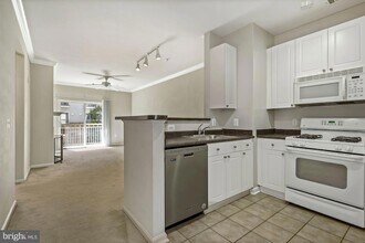 2765 Centerboro Dr, Unit 347 in Vienna, VA - Building Photo - Building Photo