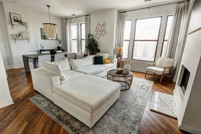 property at 1365 W Erie St