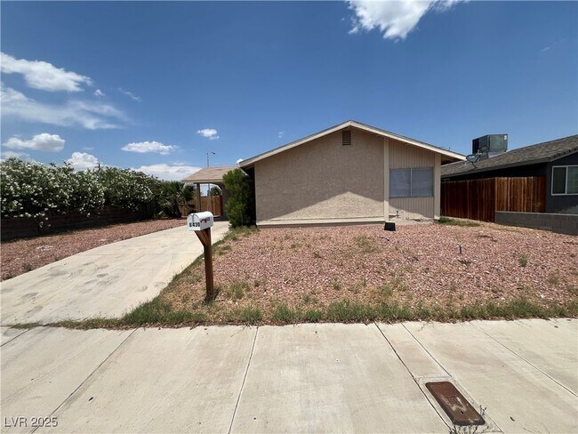 6430 W Alomar Ave in Las Vegas, NV - Foto de edificio - Building Photo