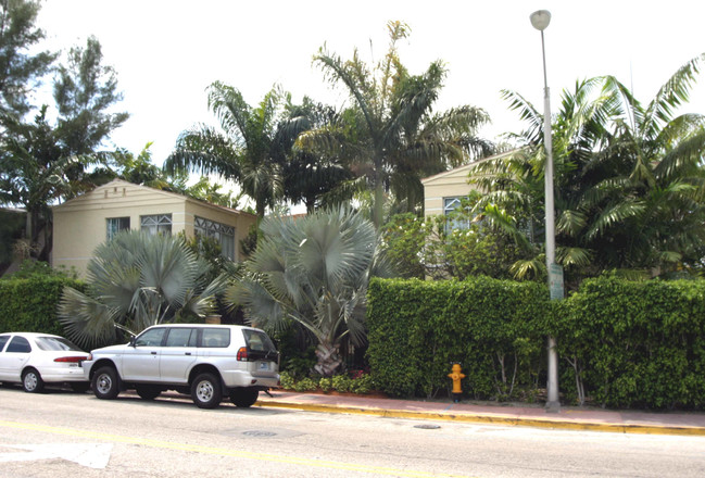 1567 Meridian Ave in Miami Beach, FL - Building Photo - Building Photo