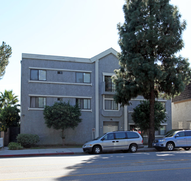 Pine View Luxury Apartments in Granada Hills, CA - Building Photo - Building Photo