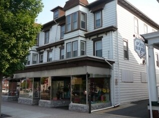 46 E Main St in Ephrata, PA - Building Photo