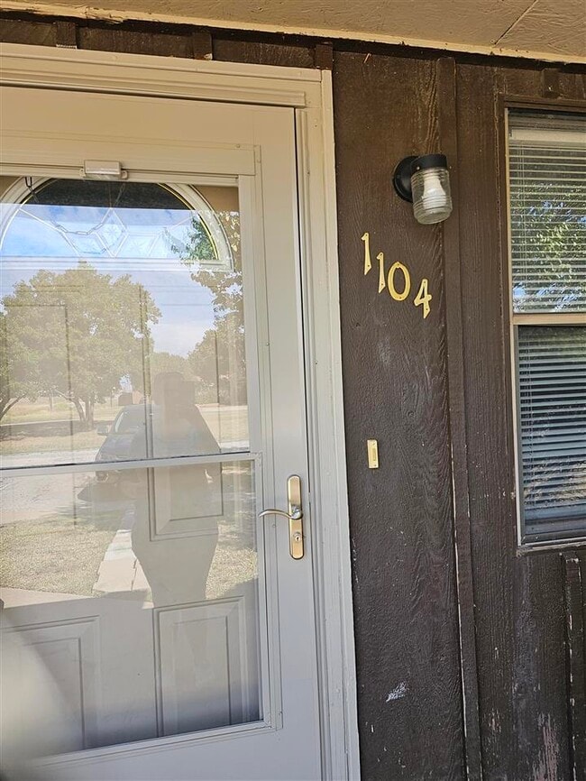 1104 NW 52nd Cir in Lawton, OK - Building Photo - Building Photo