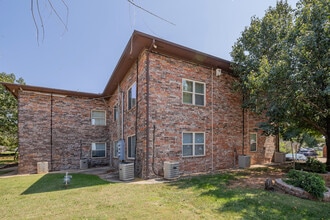 Ten15 at Hurd in Edmond, OK - Foto de edificio - Building Photo