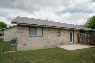 616 & 618 Frostwood Dr in New Braunfels, TX - Building Photo - Building Photo