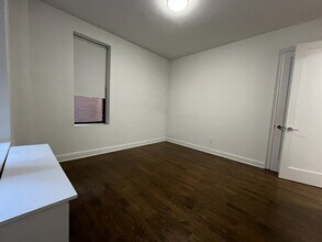 200 W 58th St, Unit 07D in New York, NY - Foto de edificio - Building Photo