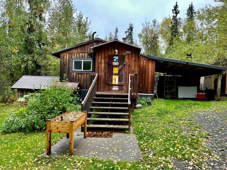 35215 Jensen Dr in Sterling, AK - Building Photo