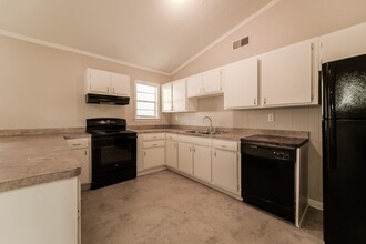 1005 Arlington St in Clinton, MS - Building Photo - Building Photo