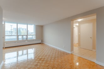 The Village View Apartments in Brampton, ON - Building Photo - Interior Photo