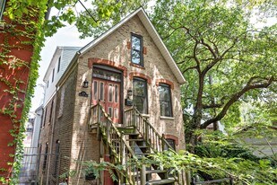 1519 N Elk Grove Ave in Chicago, IL - Building Photo