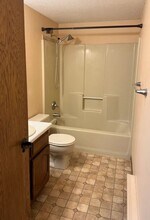 606 Vilas St in Onalaska, WI - Building Photo - Building Photo