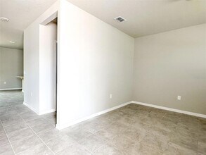 484 Sun Warbler Wy in St. Cloud, FL - Foto de edificio - Building Photo