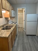 5206 MacCorkle Ave SE, Unit Apt B in Charleston, WV - Building Photo