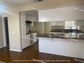 1333 N Hills Dr in Upland, CA - Foto de edificio - Building Photo