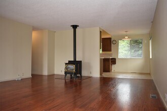 5924 114th Pl SE in Bellevue, WA - Building Photo - Building Photo