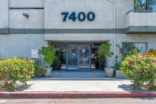 Regency Apartments in Van Nuys, CA - Building Photo