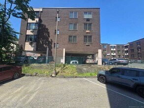 1021 Asylum Ave in Hartford, CT - Building Photo - Building Photo