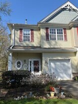 74 Oxford Ct in Englishtown, NJ - Building Photo