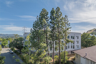 St. Paul's Commons in Walnut Creek, CA - Building Photo - Building Photo