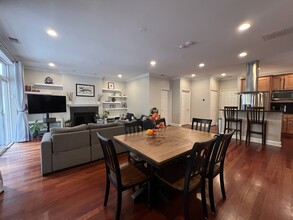 2424 N Southport Ave in Chicago, IL - Building Photo - Building Photo