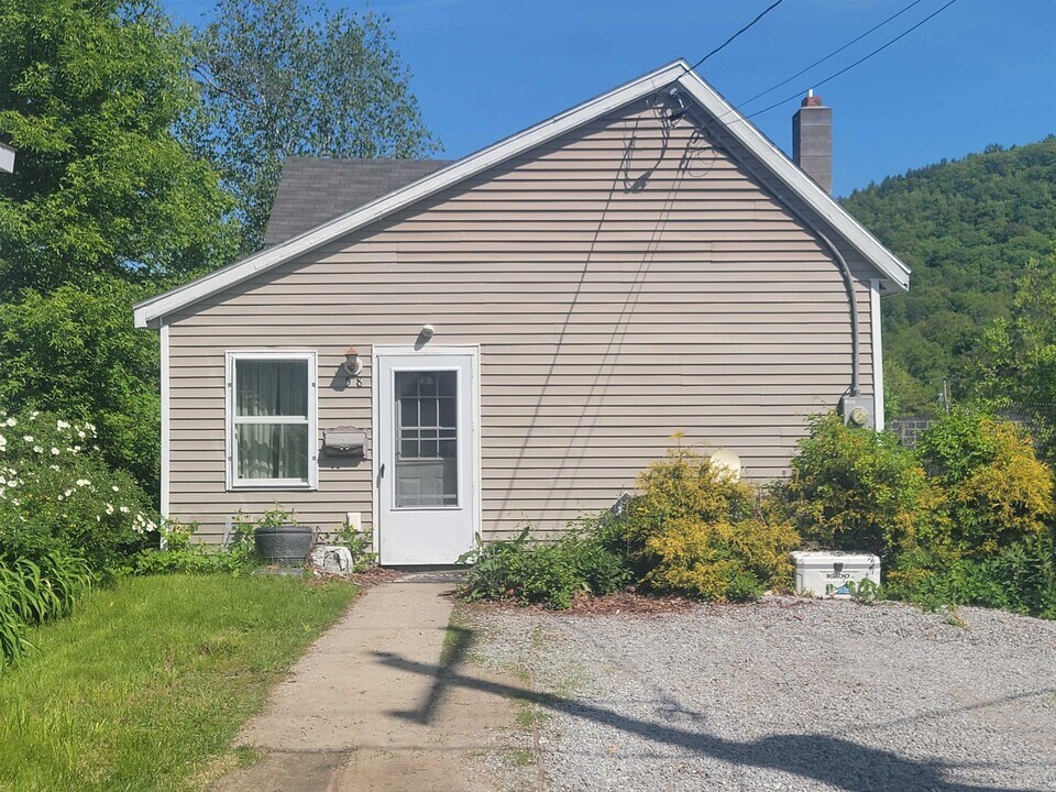 58 Beech St in Bristol, NH - Building Photo