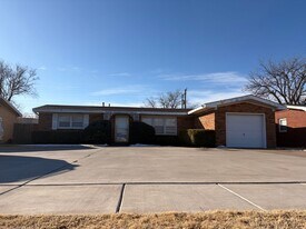 4905 44th St in Lubbock, TX - Building Photo