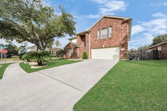 11611 Spill Creek Dr in Pearland, TX - Building Photo - Building Photo