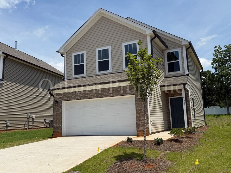 5303 Becks Church Rd in Winston-Salem, NC - Building Photo