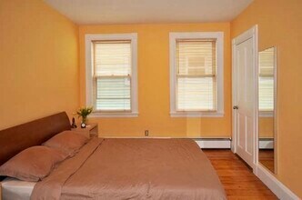 59 Prince St, Unit 1 in Brookline, MA - Foto de edificio - Building Photo