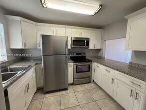 9421 Evergreen Pl in Davie, FL - Building Photo - Building Photo