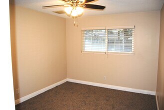 405 Plato Ct in Bakersfield, CA - Building Photo - Building Photo