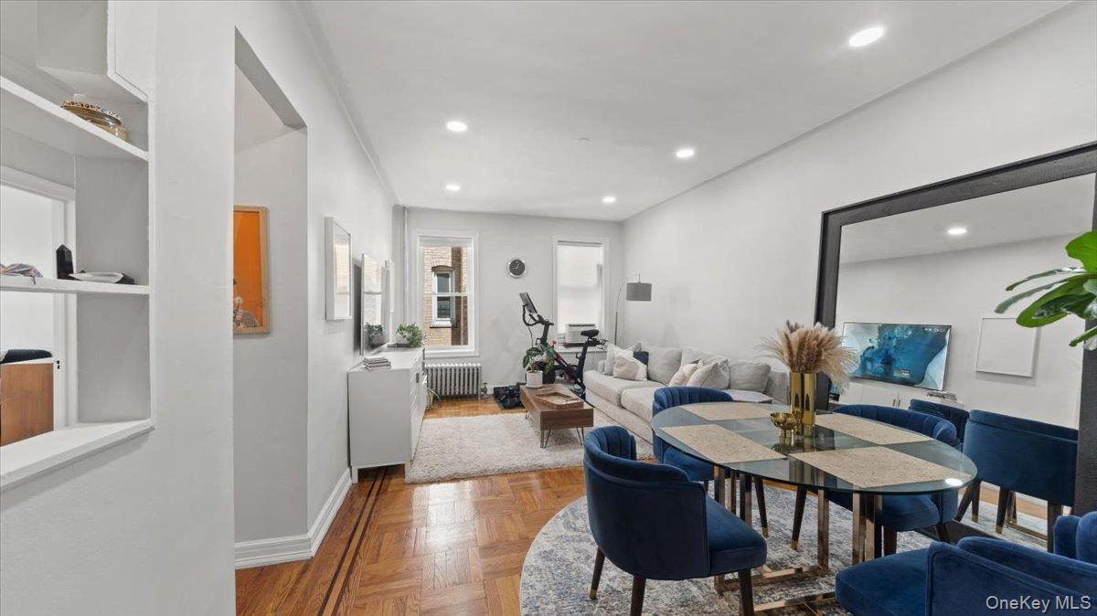 2081 Cruger Ave in Bronx, NY - Building Photo