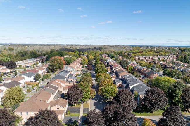 10 Gates Cres in Ajax, ON - Building Photo - Building Photo