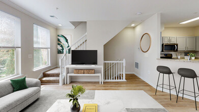 Townes at Herndon in Herndon, VA - Foto de edificio - Interior Photo