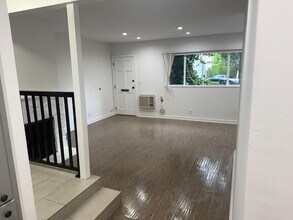 9910 Robbins Dr, Unit 9910.5 in Beverly Hills, CA - Building Photo - Building Photo