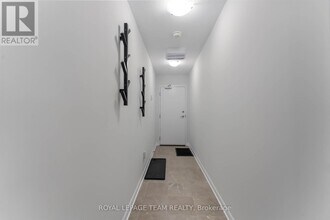 719 Arcadian Private in Ottawa, ON - Building Photo - Building Photo