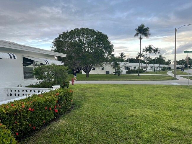 2003 SW 18th St in Boynton Beach, FL - Building Photo - Building Photo