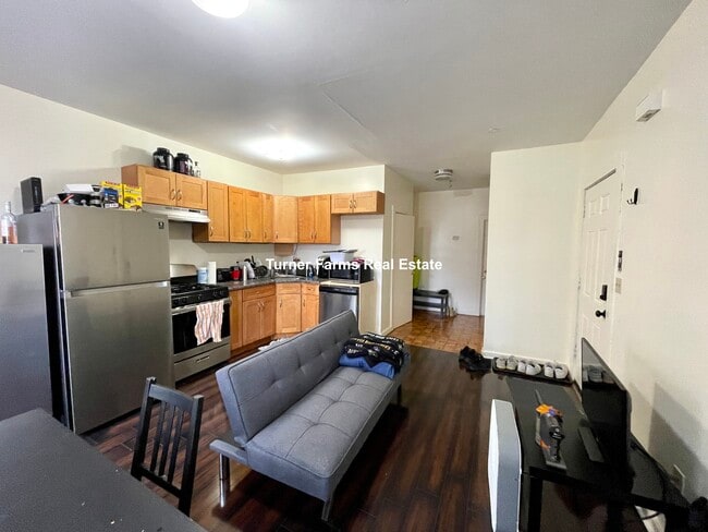 1576 Tremont St, Unit 2F in Boston, MA - Building Photo - Building Photo