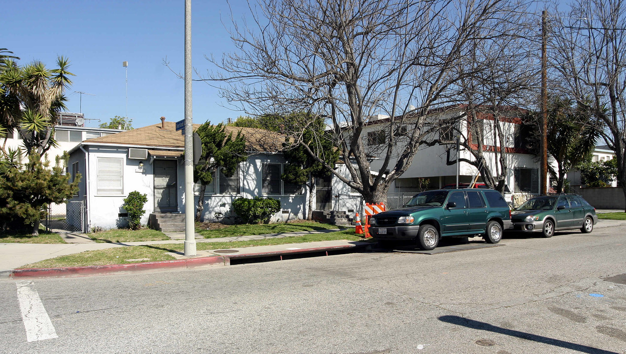 10617-10641 Woodbine St in Los Angeles, CA - Building Photo