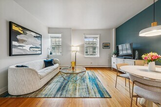 70 E Scott St in Chicago, IL - Building Photo - Building Photo