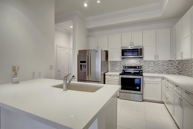 3333 Allen Pkwy in Houston, TX - Foto de edificio - Building Photo