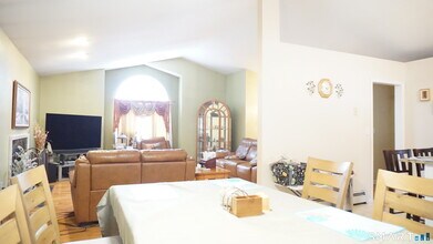 256 Brewster Rd in Milford, CT - Building Photo - Building Photo