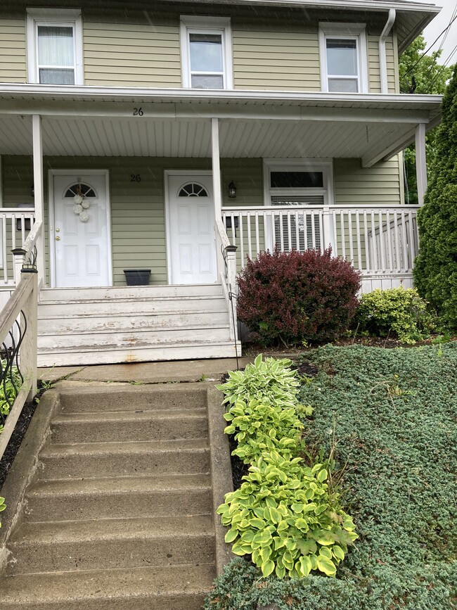 26 Bigelow St, Unit #2 -right side